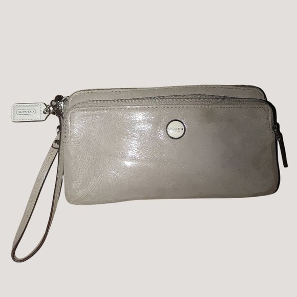 Coach Beige Leather Wristlet Wallet Multicolor Lining  Zipper Closure - Picture 1 of 7